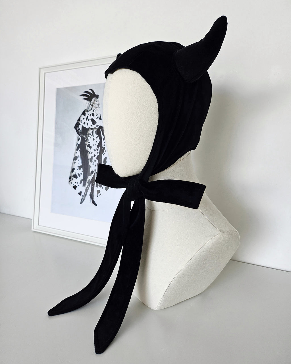 Devil Bonnet - Black Velvet